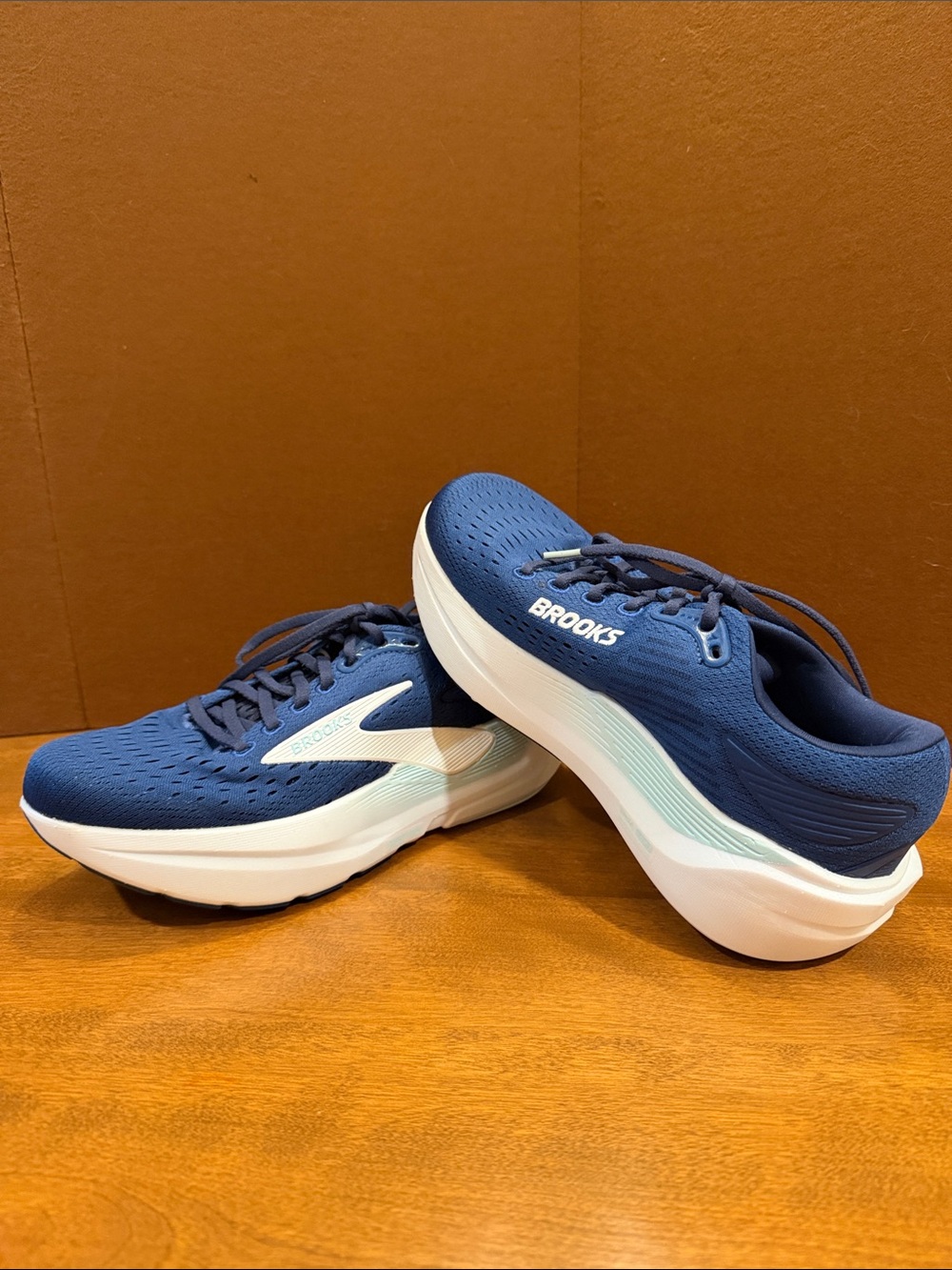 Brooks Women's Running Shoes - Navy with Light Teal Accent